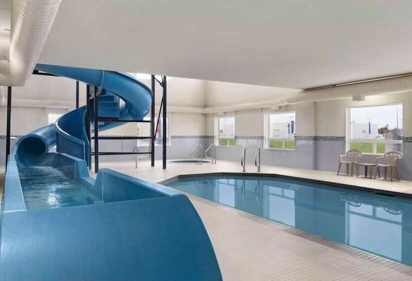 בית מלון כפרי Days Inn & Suites By Wyndham Yorkton