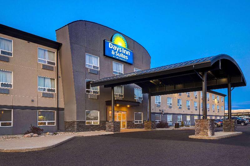 בית מלון כפרי Days Inn & Suites By Wyndham Yorkton
