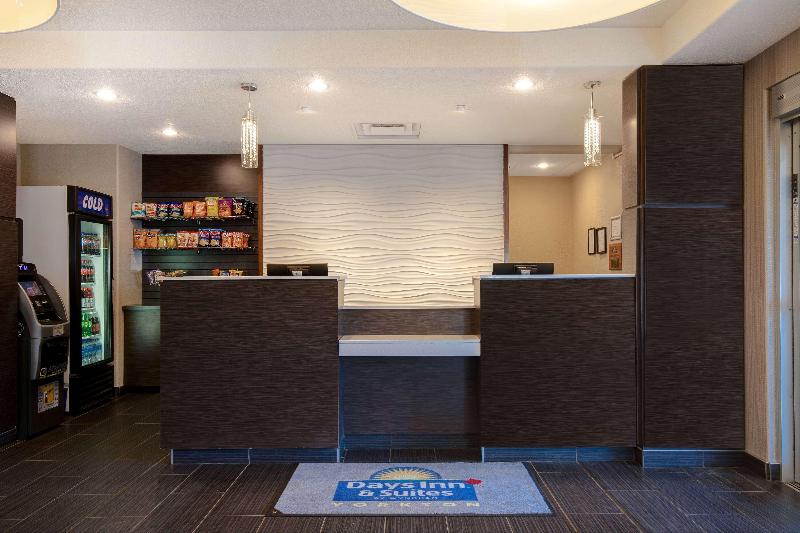 בית מלון כפרי Days Inn & Suites By Wyndham Yorkton