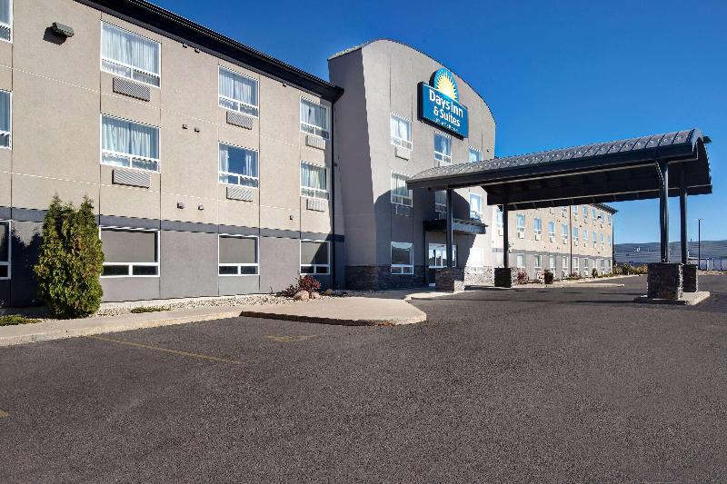 בית מלון כפרי Days Inn & Suites By Wyndham Yorkton