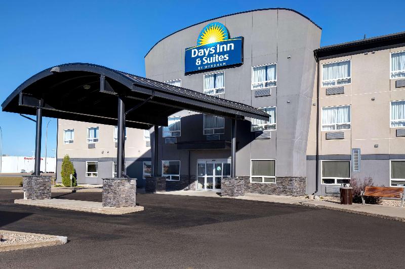 בית מלון כפרי Days Inn & Suites By Wyndham Yorkton