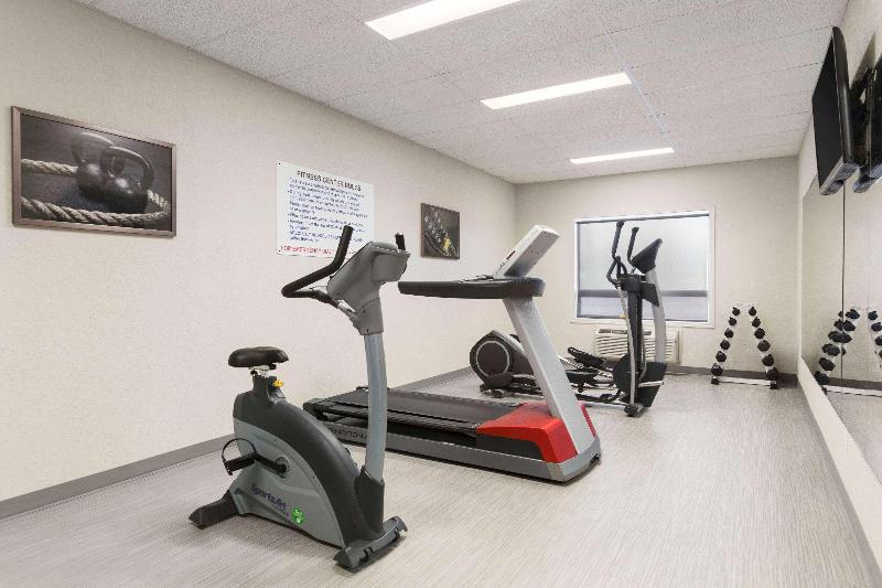 בית מלון כפרי Days Inn & Suites By Wyndham Yorkton