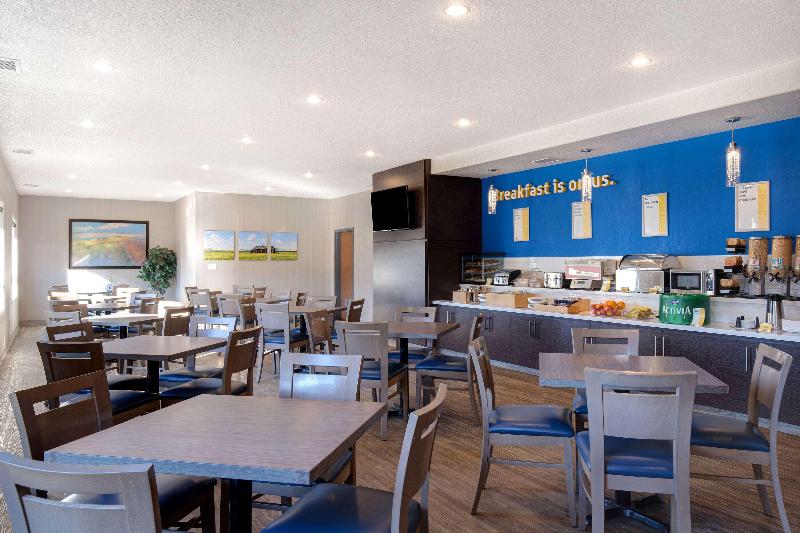 בית מלון כפרי Days Inn & Suites By Wyndham Yorkton