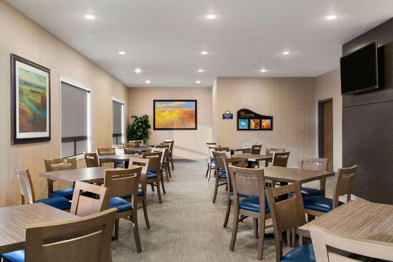 בית מלון כפרי Days Inn & Suites By Wyndham Yorkton