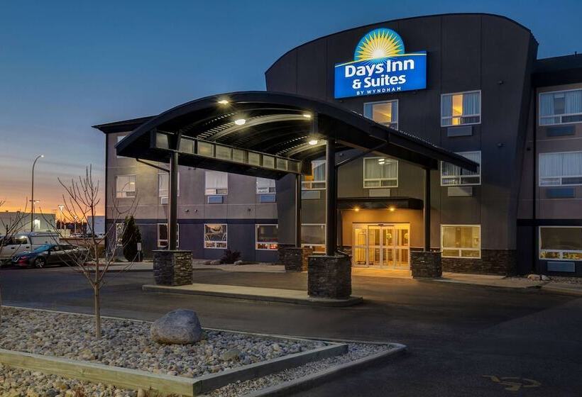 בית מלון כפרי Days Inn & Suites By Wyndham Yorkton