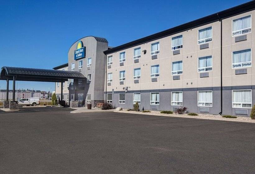 בית מלון כפרי Days Inn & Suites By Wyndham Yorkton
