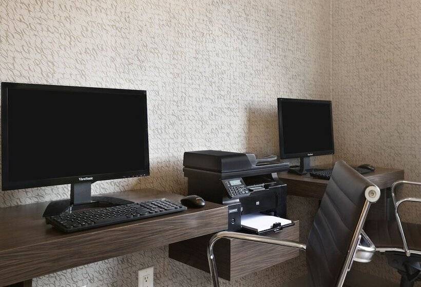 בית מלון כפרי Days Inn & Suites By Wyndham Yorkton