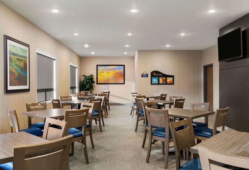 בית מלון כפרי Days Inn & Suites By Wyndham Yorkton