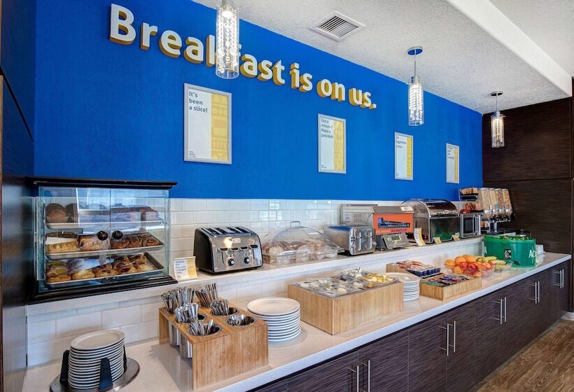 בית מלון כפרי Days Inn & Suites By Wyndham Yorkton