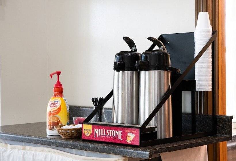 فندق Blisspoint Inn & Suites Marion