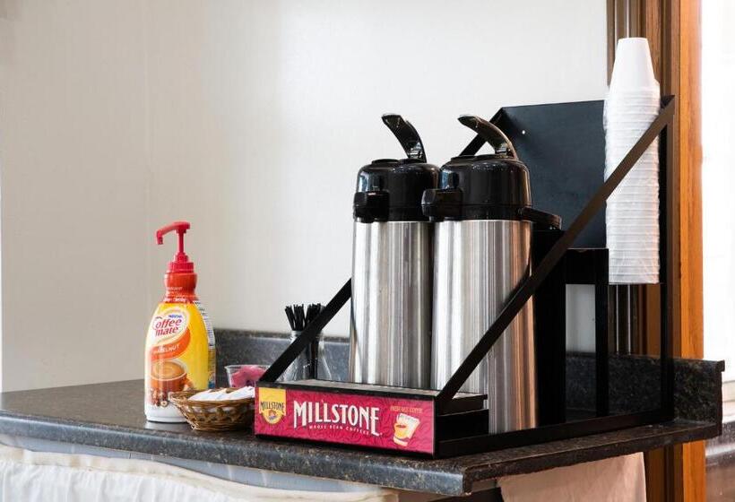 فندق Blisspoint Inn & Suites Marion