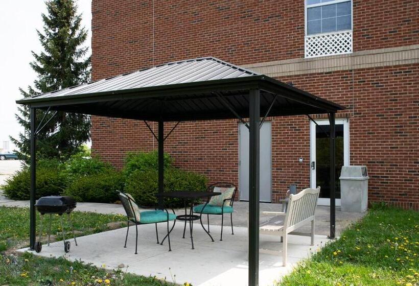 فندق Blisspoint Inn & Suites Marion