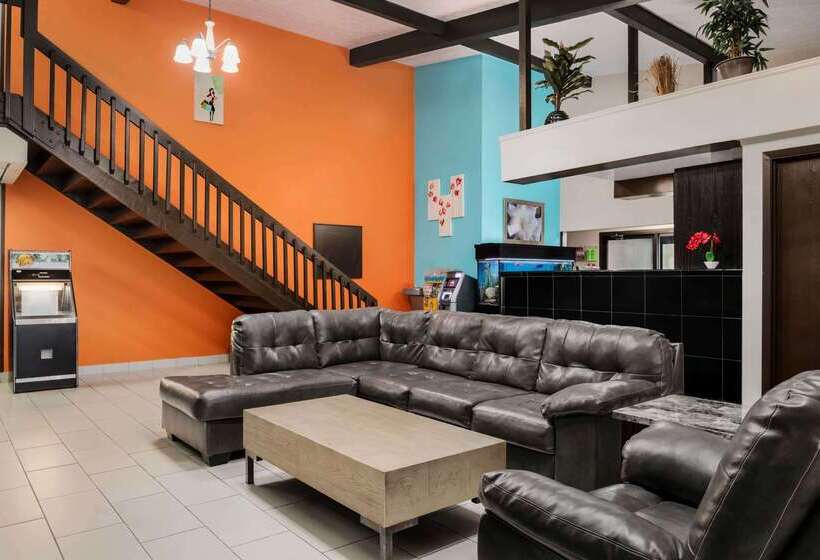 هتل Howard Johnson By Wyndham Appleton