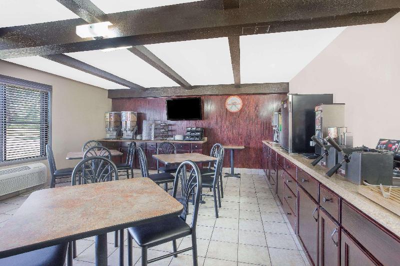 هتل Howard Johnson By Wyndham Appleton