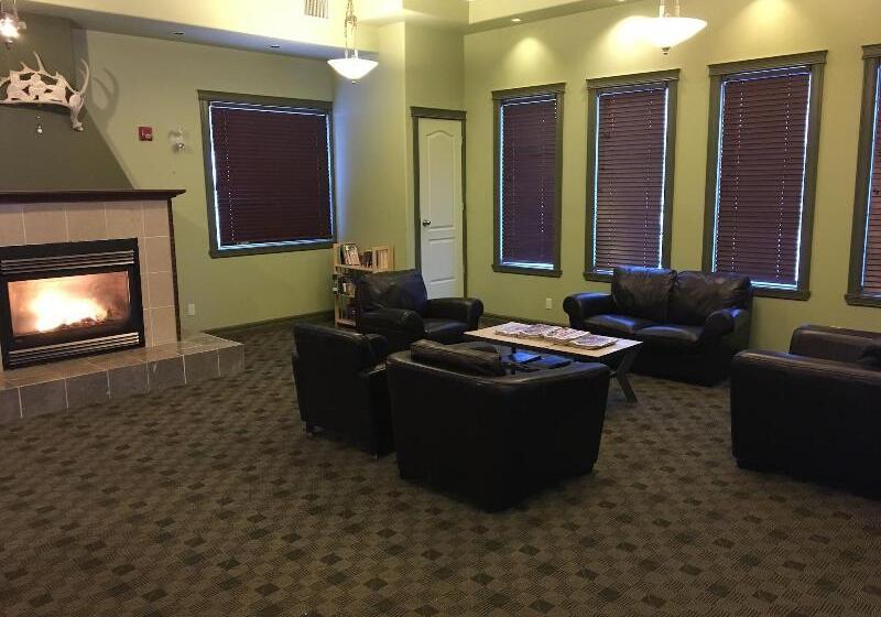 فندق Nova Inn Inuvik