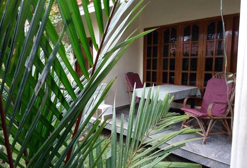 هتل Oceanic Beach Residency