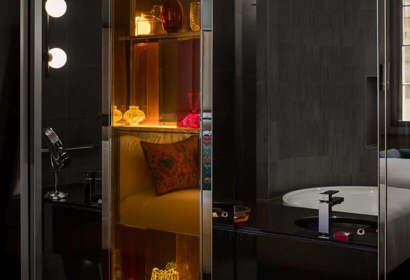 Отель Qt Sydney