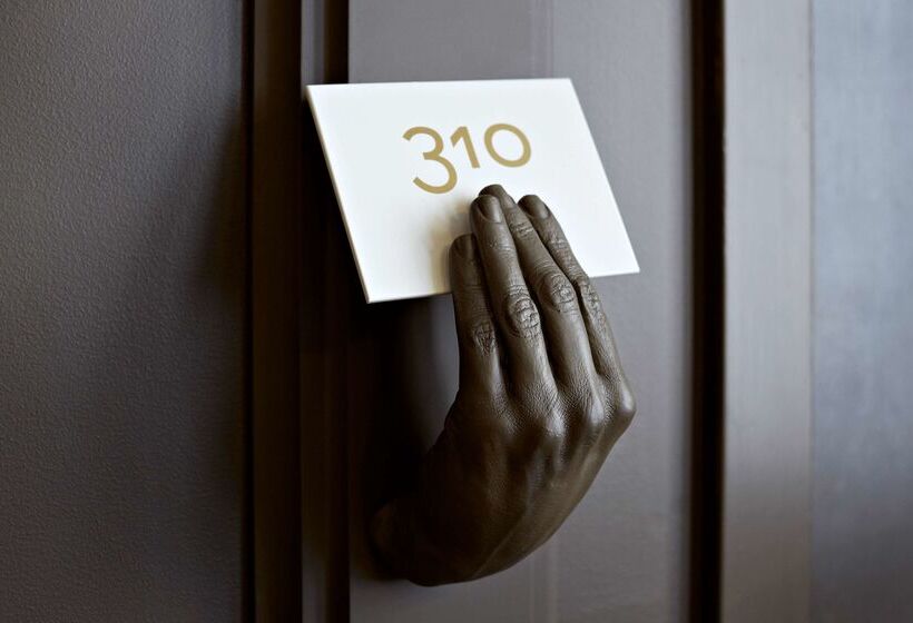 Отель Qt Sydney