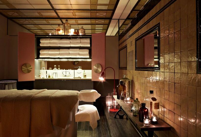 Отель Qt Sydney