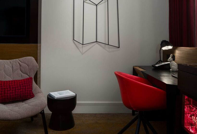 Отель Qt Sydney