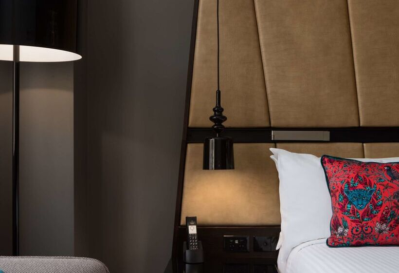 Отель Qt Sydney