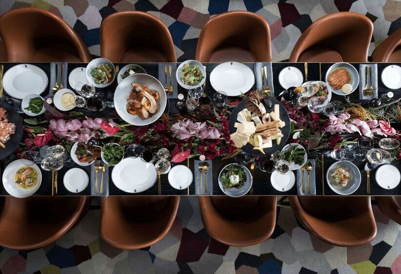 Отель Qt Sydney