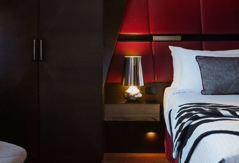 Отель Qt Sydney