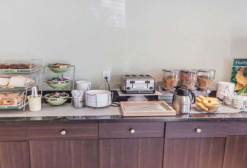 Velora Hinton, Ascend Hotel Collection