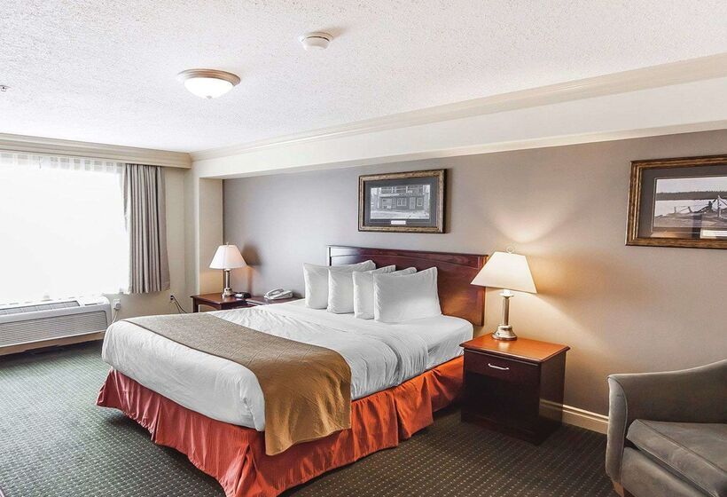Velora Hinton, Ascend Hotel Collection