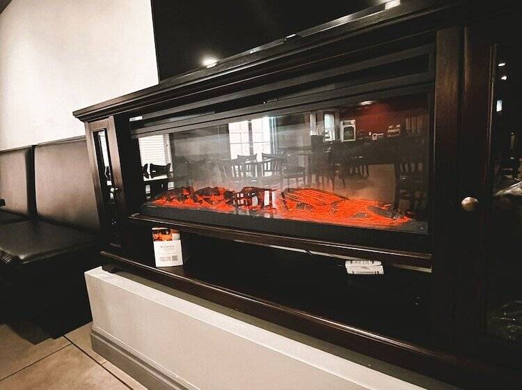 Velora Hinton, Ascend Hotel Collection