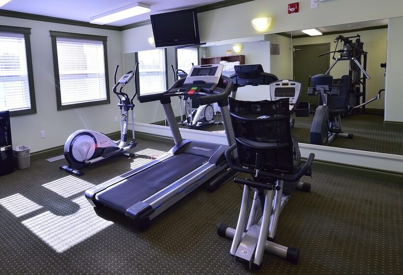 Velora Hinton, Ascend Hotel Collection