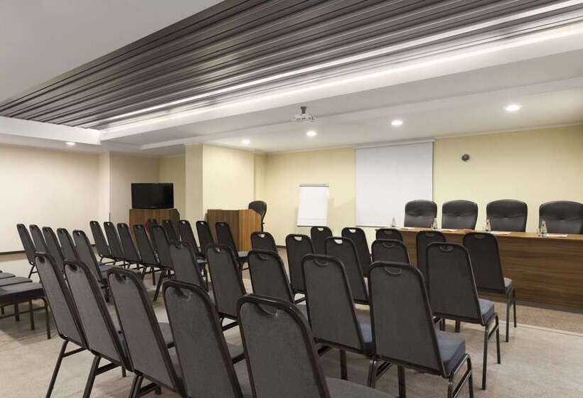 Отель Wyndham Cluj