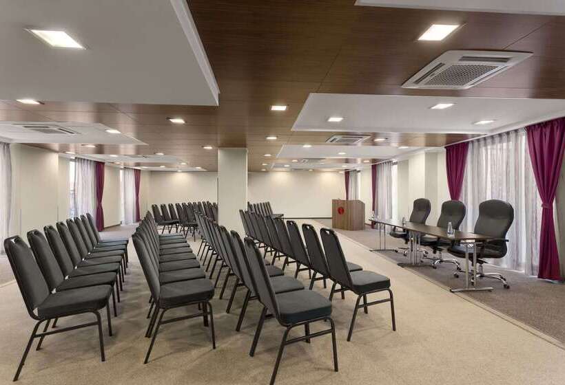 Отель Wyndham Cluj