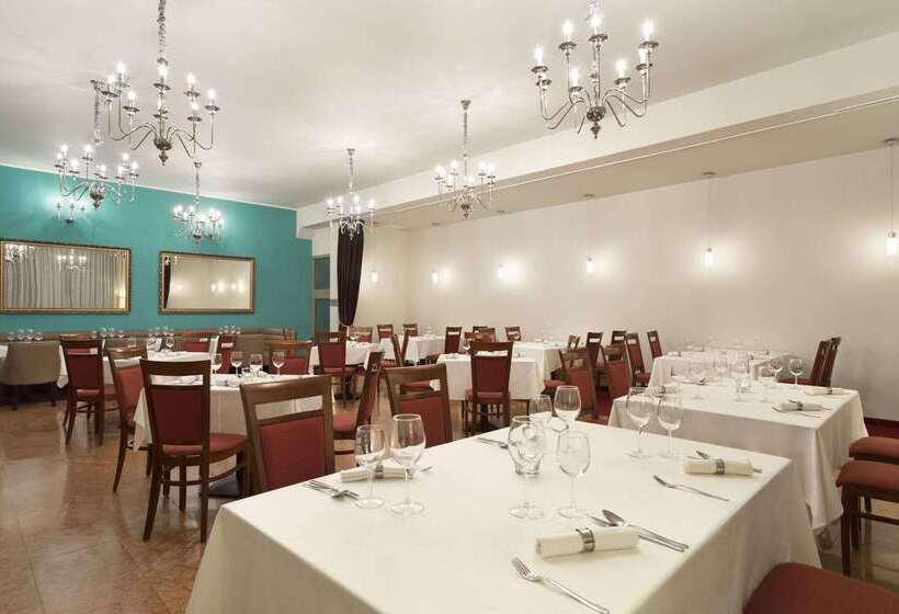 Отель Wyndham Cluj