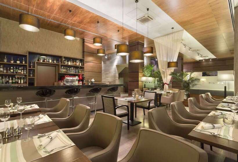 Отель Wyndham Cluj