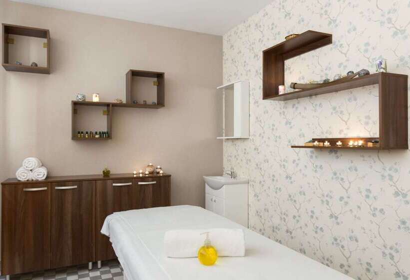 Отель Wyndham Cluj