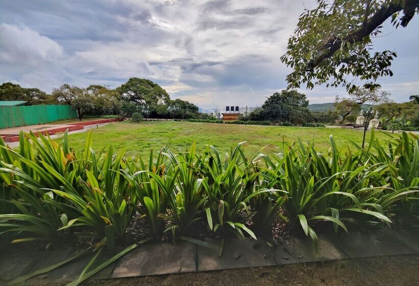 فندق Regenta Mpg Club