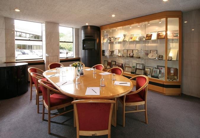 Отель Riverside House