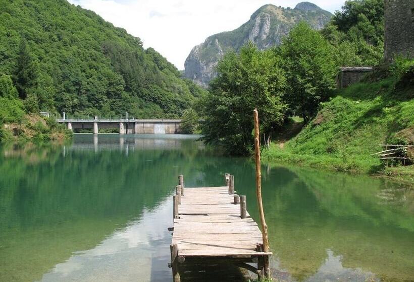 田舎風ホテル Borgo Isola Santa