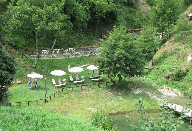 田舎風ホテル Borgo Isola Santa