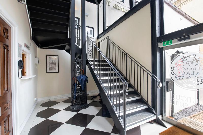 ホテル Strozzi Palace Suites By Mansley