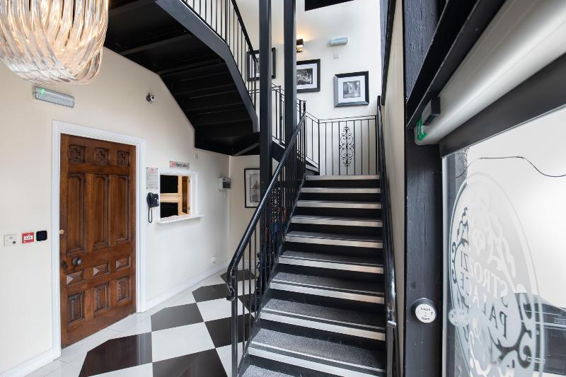 ホテル Strozzi Palace Suites By Mansley