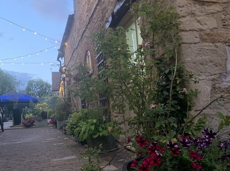 בית מלון כפרי The Ormond At Tetbury