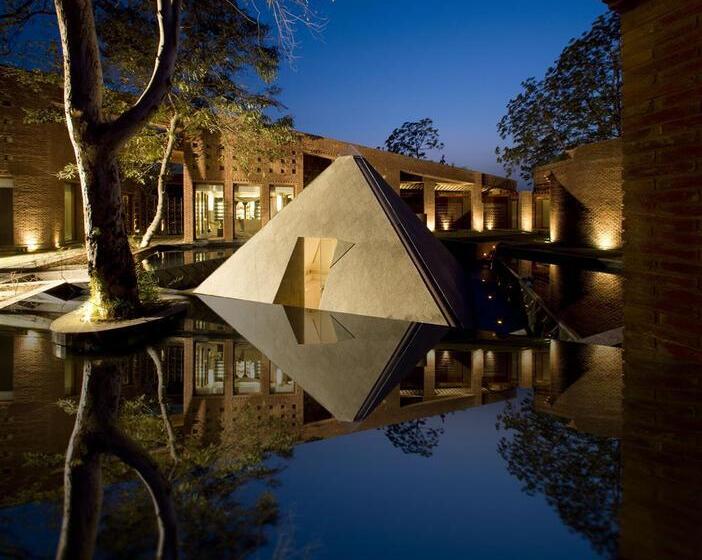 בית מלון כפרי The Westin Sohna Resort & Spa