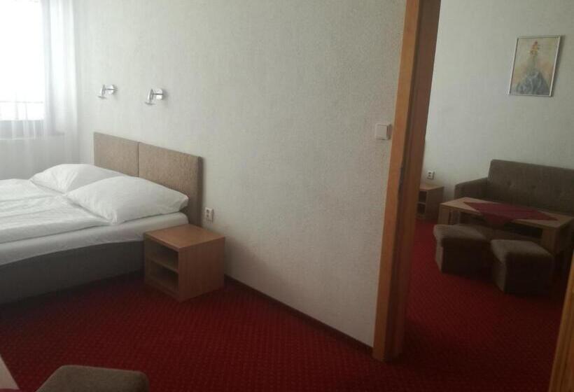 בית מלון כפרי Toliar