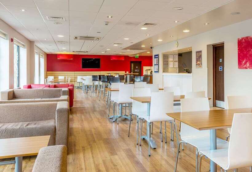 ホテル Travelodge London Enfield