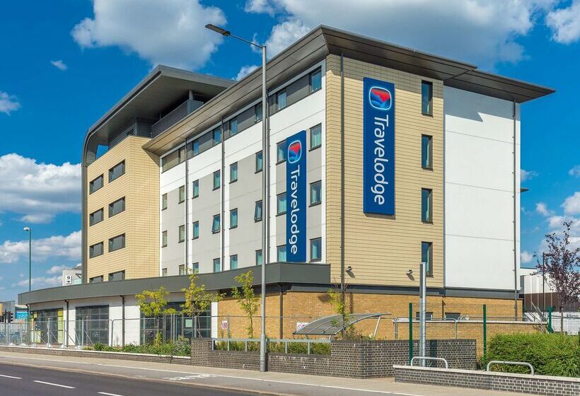 ホテル Travelodge London Enfield