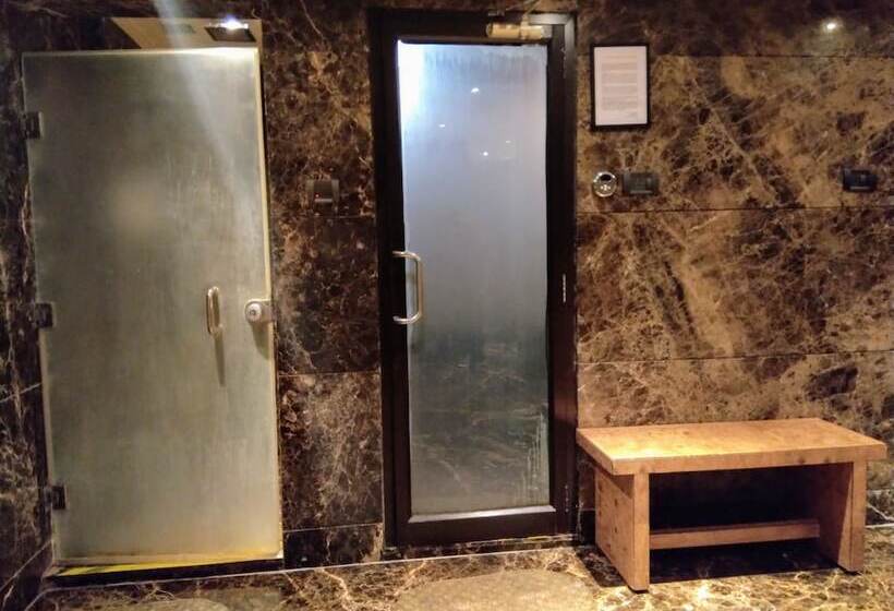 هتل Vivanta Hyderabad Begumpet