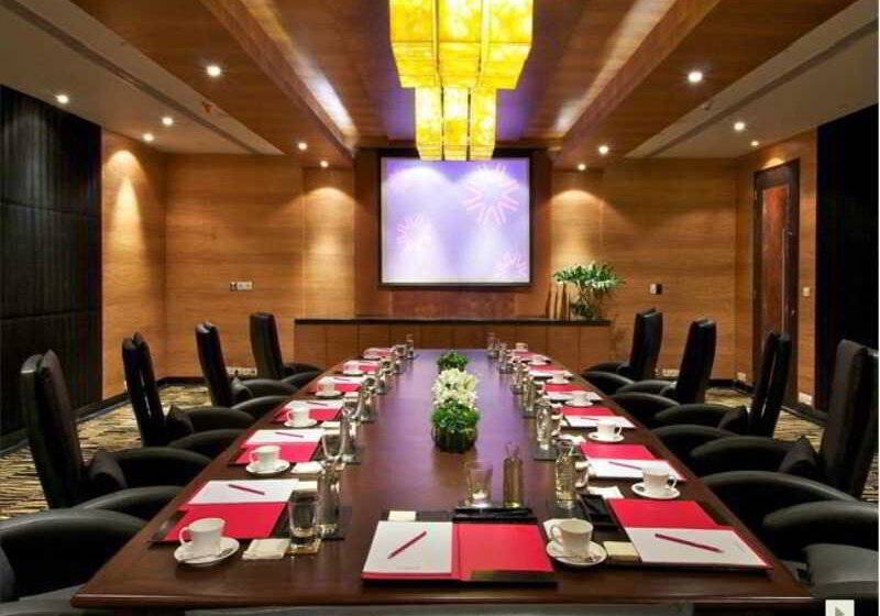 هتل Vivanta Hyderabad Begumpet