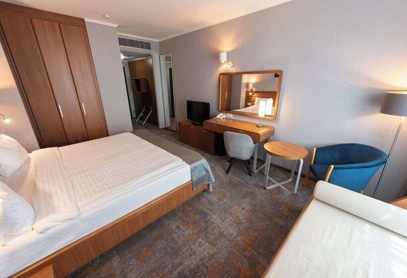 Отель Wyndham Cluj